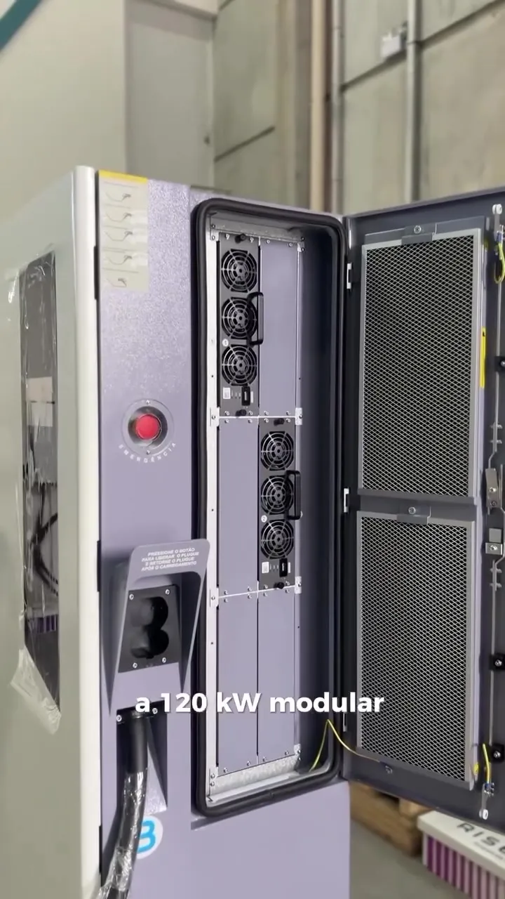 Gabinete do Rise UltraFast aberto mostrando os módulos de 30 kW